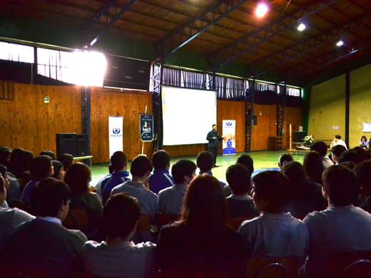 Fiscal Adjunto Eugenio Campos, imparte charla a los estudiantes del Liceo Juan Bautista Contardi sobre Responsabilidad Penal Adolescente.