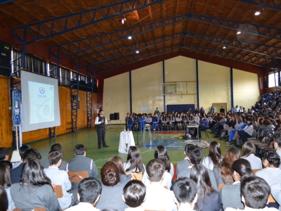 Charla a más de 600 alumnos