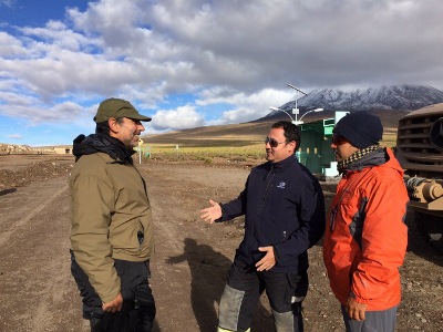 El Fiscal Mario Carrera Guerrero (de chaqueta azul) en el sitio del suceso.