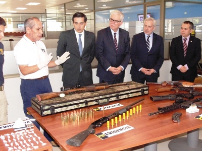 Las autoridades, durante la evaluación del procedimiento.