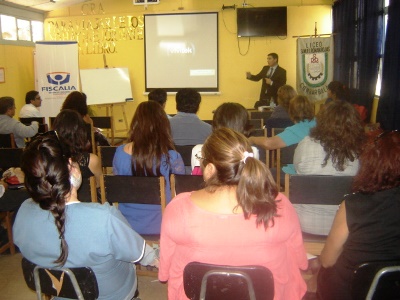 El Fiscal Herbert Rohde en actividad con la comunidad docente.