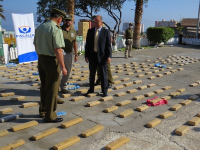 Fiscal Regional, Cristian Aguilar, inspecciona decomiso junto a autoridades policiales