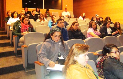 La charla se efectuó en el hospital El Carmen de Maipú.