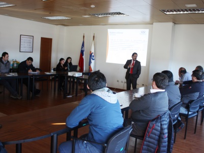 El Fiscal Jefe de Puerto Montt, Marcello Sambuceti, durante la reunión con representantes de estaciones de servicio.