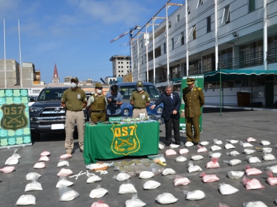 Entre las especies incautadas había dos armas 9 mm y dos de calibre 45, capaces de traspasar los chalecos antibalas.