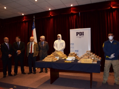 En total se incautaron 122 kilos 893 gramos de marihuana y 1 kilos de clorhidrato de cocaína.