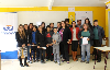 En la foto, las abogadas de la Fiscalía junto con los alumnos y profesores de la escuela.