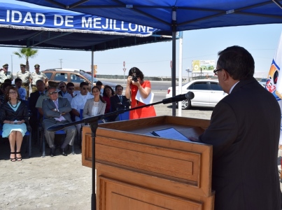 El Presidente de la Corte de Apelaciones de Antofagasta, Manuel Díaz, recibe los terrenos para la construcción de un Barrio Civico.