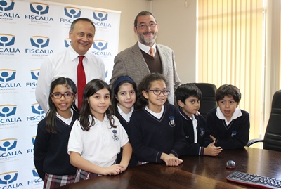 Durante la visita el fiscal regional de Atacama, Alexis Rogat Lucero; y el director ejecutivo, Luis Delgado, compartieron con los estudiantes.  