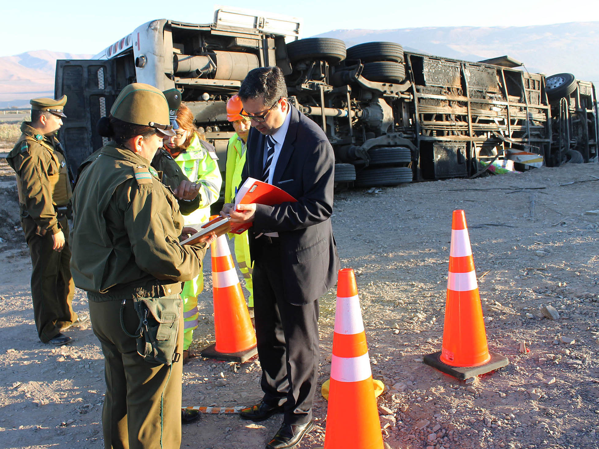 El fiscal Gabriel Meza dirigió las diligencias de este hecho en el lugar del accidente.