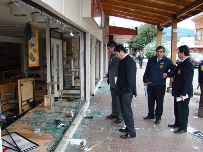 El Fiscal Regional Pedro Salgado, encabezó las diligencias en Coyhaique  tras desórdenes y robos registrados la madrugada del jueves.