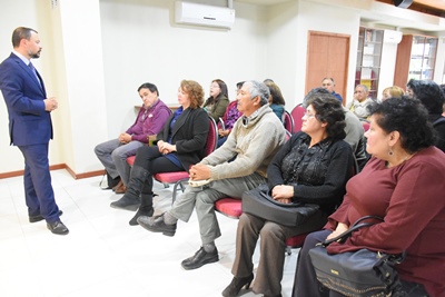 Carlos Palma Guerra, Fiscal Regional de Aysén, junto a los dirigentes vecinales de la ciudad. 