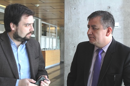 El Fiscal José Solis y el abogado asistente Felipe Cumplido momentos antes de iniciar la audiencia.