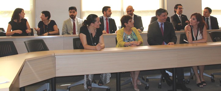 Asistentes durante la firma de convenio