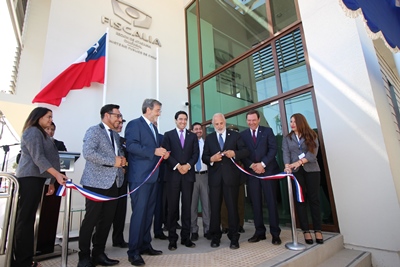 Las autoridades asistentes participaron del tradicional corte de cinta que dio por inaugurado este edificio.