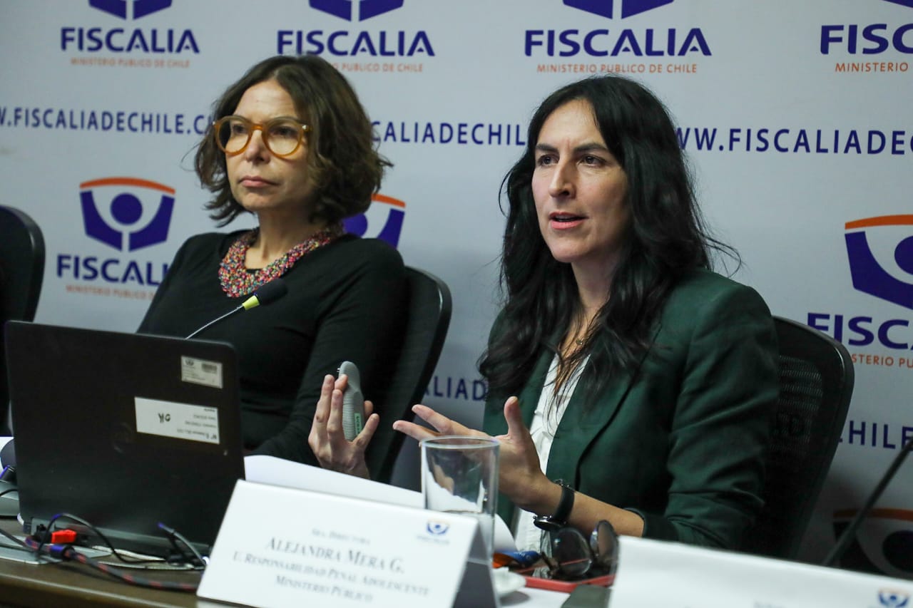 Ana María Morales, gerenta de Estudios y Alejandra Mera, directora de Responsabilidad Penal Adolescente