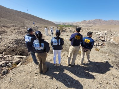 El fiscal Orellana junto al Equipo ECOH de la Fiscalía y la PDI realizaron diligencias en el lugar del hallazgo.