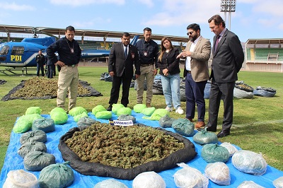 Marihuana, municiones y armas fueron incautadas por la PDI y la Fiscalía.