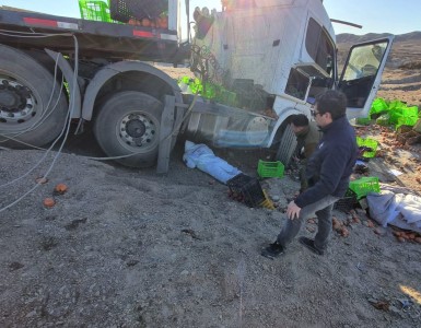El fiscal Marco Arenas se constituyó en el lugar del accidente para dirigir el trabajo investigativo.